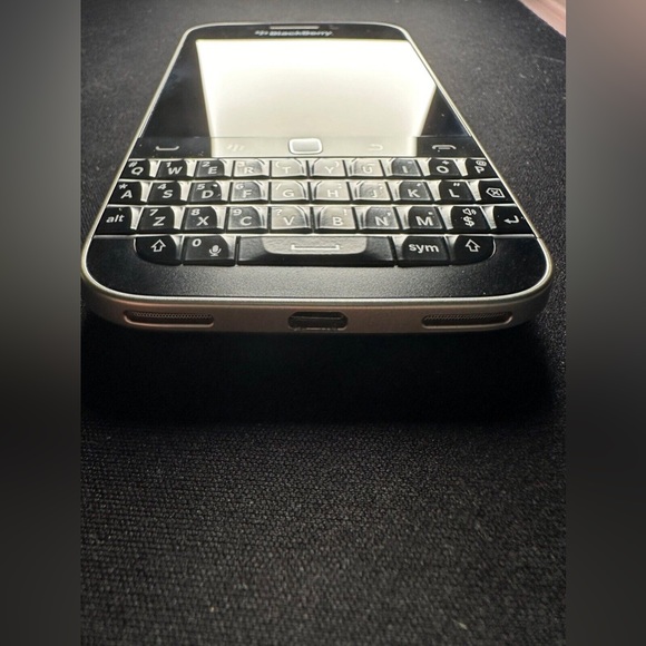 BlackBerry Classic (Bell) - Picture 3 of 6